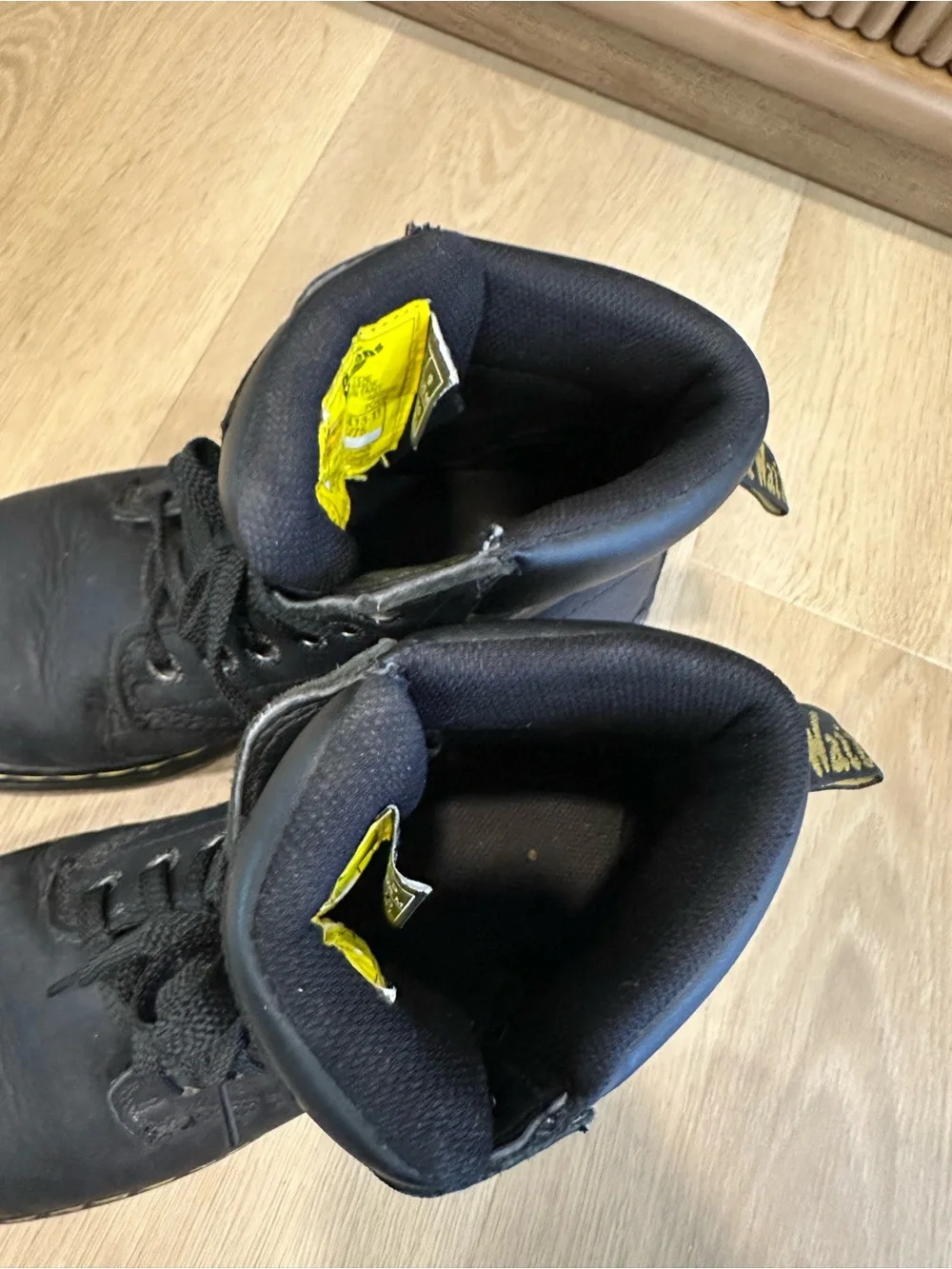 Dr. Martens Men’s Black Leather Work Boots Steel toe Slip Resistant size 9 men